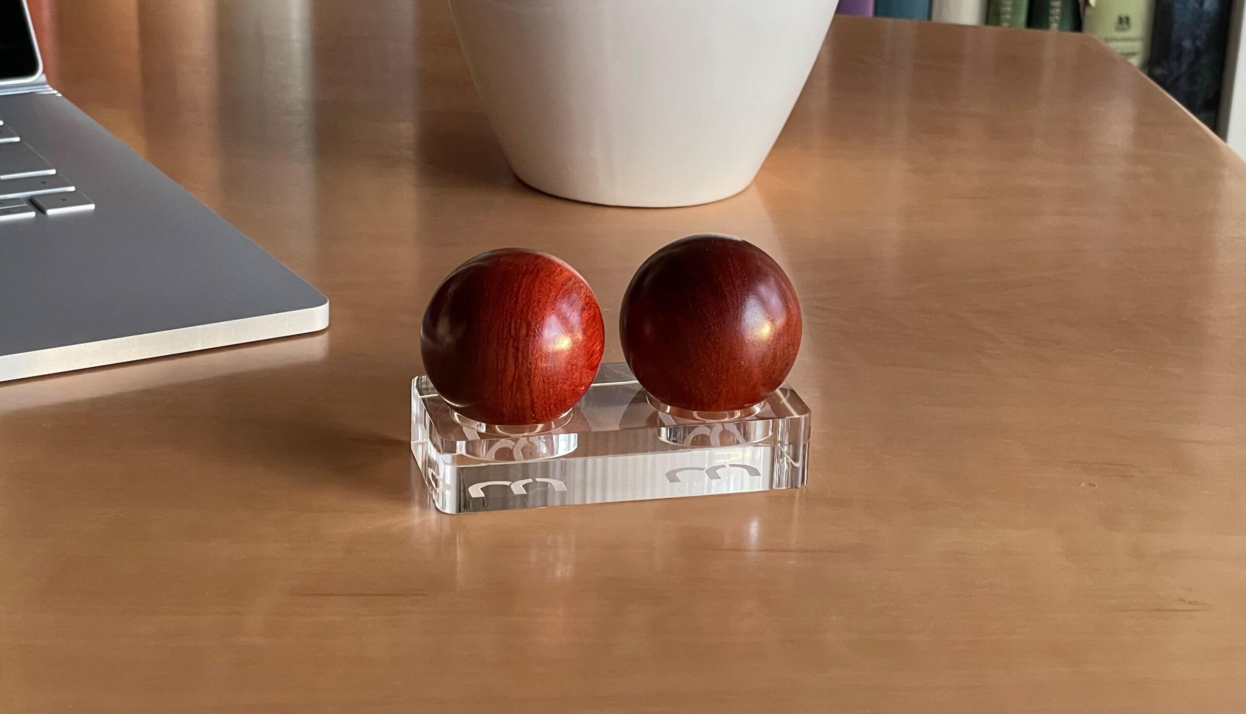 6Burma_Acryl_Schreibtisch